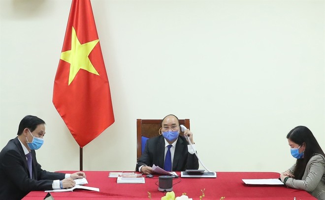 Thủ tướng Chính phủ Nguyễn Xuân Phúc điện đàm với Thủ tướng Quốc vụ viện Trung Quốc Lý Khắc Cường. Ảnh: Thống Nhất – TTXVN