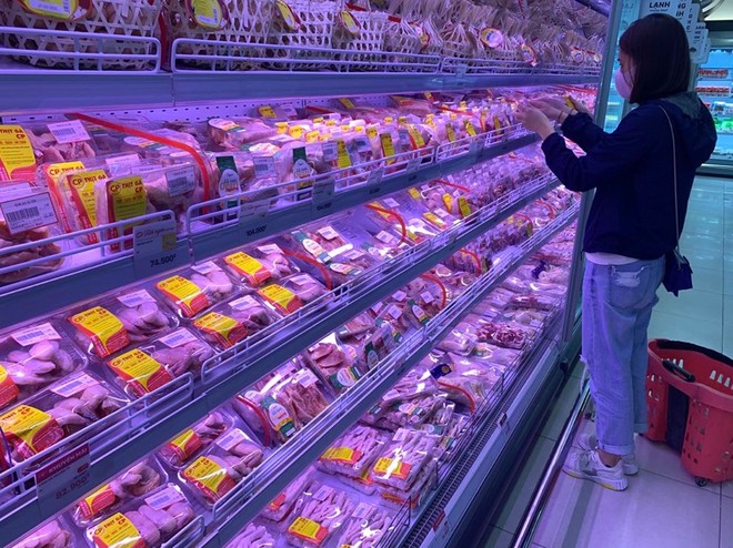 Thịt lợn tại các siêu thị vẫn giữ giá ổn định Ảnh: Hiền Anh.