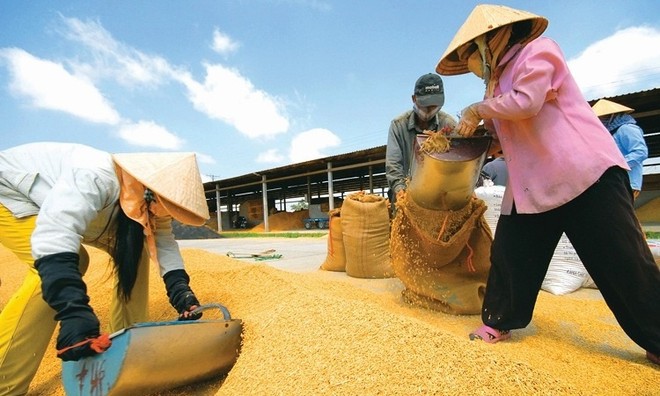 Bộ Công Thương giữ nguyên đề xuất cho phép tiếp tục xuất khẩu gạo nhưng phải kiểm soát chặt số lượng theo từng tháng với số lượng xuất khẩu trong tháng 4 là 400.000 tấn.