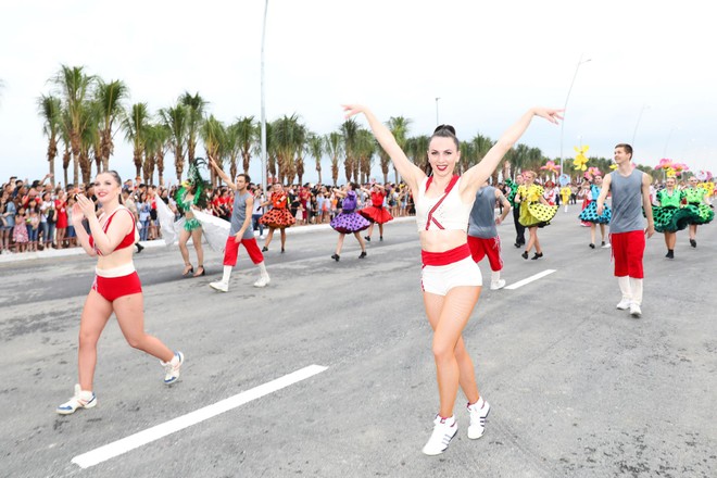 Lễ diễn diễu của Carnaval Hạ Long 2019 được diễn ra tại 2  không gian là Quần thể du lịch FLC Hạ Long và cung đường ven biển của Khu du lịch Bãi Cháy, bên cạnh tổ hợp vui chơi giải trí Sun World Halong Complex.