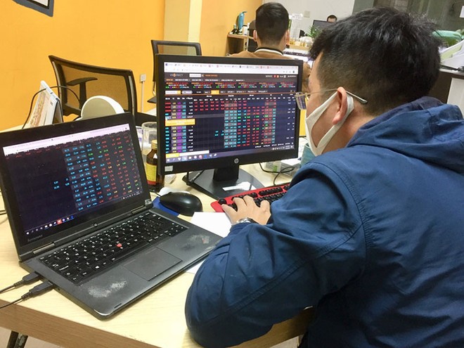 Trong 4 tháng đầu năm, nhà đầu tư nước ngoài đã bán ròng hơn chục ngàn tỷ đồng, nhiều nhất trong lịch sử 20 năm của thị trường chứng khoán Việt Nam.