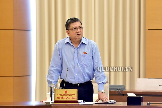 Chủ nhiệm Ủy ban Đối ngoại Nguyễn Văn Giàu phát biểu tại phiên họp.