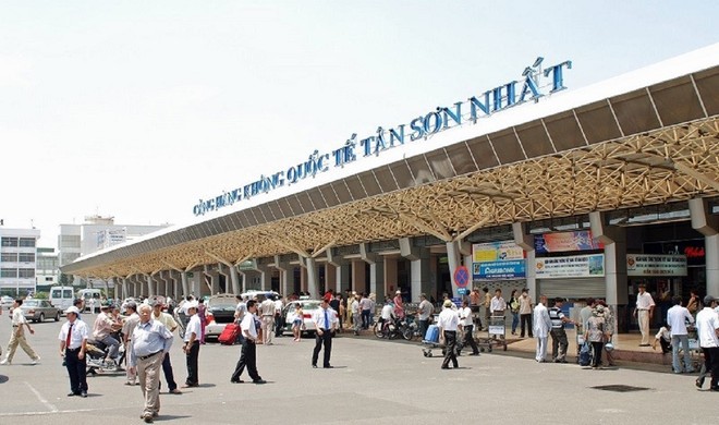 Nhà ga quốc nội Tân Sơn Nhất được xây dựng từ lâu và đã quá tải nghiêm trọng, làm ảnh hưởng tới chất lượng dịch vụ.
