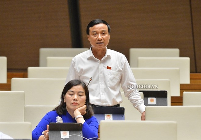 Đại biểu Bùi Văn Xuyền phát biểu tại phiên thảo luận.