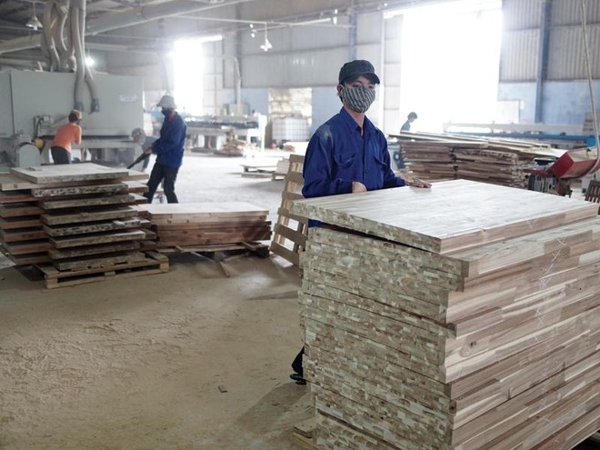 Nhiều doanh nghiệp gỗ đang kỳ vọng đẩy mạnh xuất khẩu sang thị trường EU. Ảnh: Đức Thanh