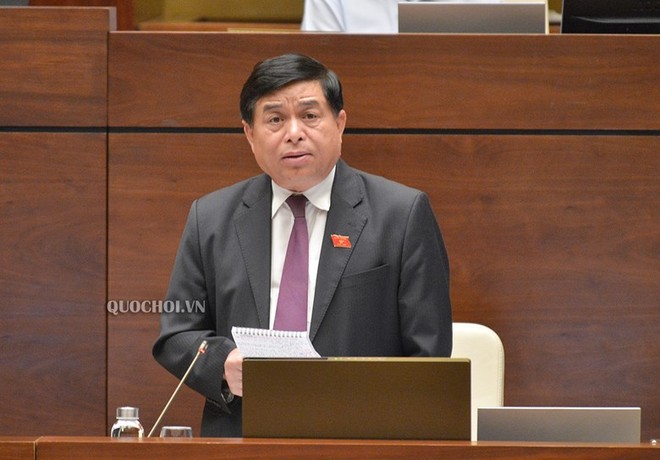 Bộ trưởng Bộ Kế hoạch và Đầu tư Nguyễn Chí Dũng giải trình ý kiến đại biểu.