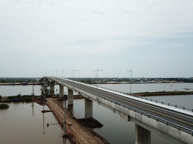 ầu Thịnh Long bắc qua sông Ninh Cơ, kết nối hai huyện ven biển Nghĩa Hưng và Hải Hậu của tỉnh Nam Định được xây dựng trong vòng 24 tháng.