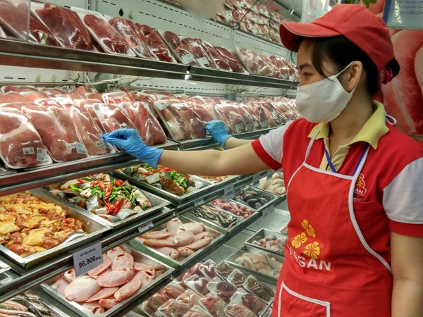 Việc giảm thuế nhập khẩu đối với các sản phẩm chăn nuôi từ EU sẽ thúc đẩy sự thâm nhập của các sản phẩm này vào Việt Nam và làm gia tăng áp lực cạnh tranh đối với các sản phẩm chăn nuôi trong nước (Ảnh minh họa)