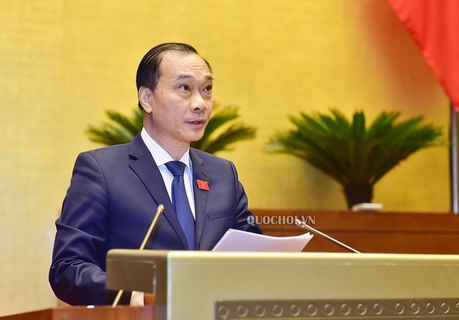 Chủ nhiệm Uỷ ban Kinh tế Vũ Hồng Thanh trình bày báo cáo tiếp thu, giải trình.