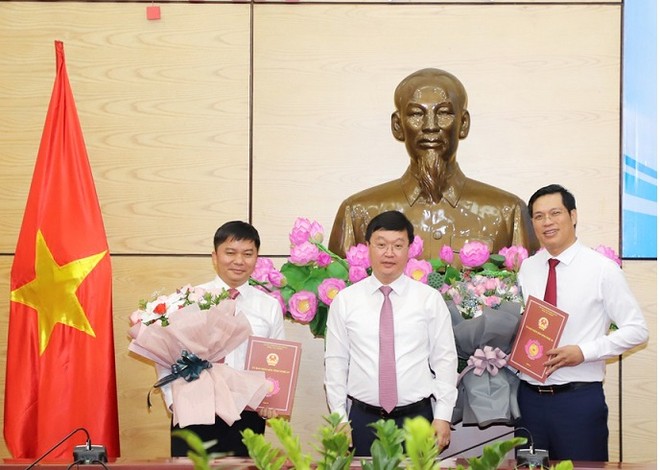 Chủ tịch UBND tỉnh Nghệ An trao Quyết định bổ nhiệm chức vụ Giám đốc và Phó giám đốc Trung tâm xúc tiến Đầu tư, Thương mại và Du lịch tỉnh này