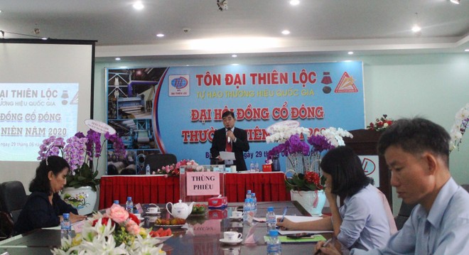 Ông Nguyễn Thanh Nghĩa, Chủ tịch HĐQT Đại Thiên Lộc trao đổi tại ĐHCĐ.