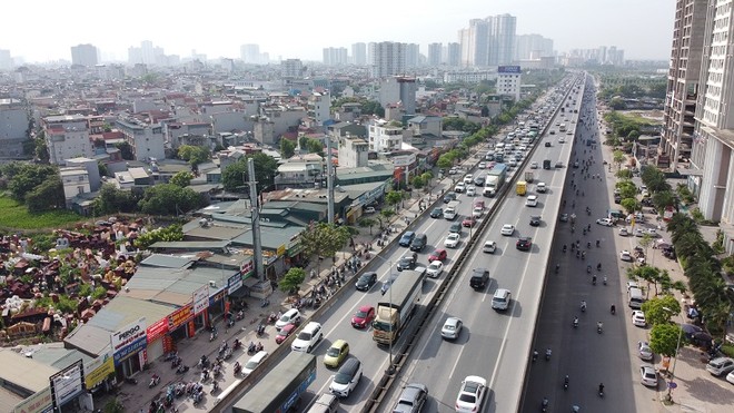 Do chậm đưa vào khai thác các tuyến đường vành đai Vùng Thủ đô, nên tuyến Vành đai 3 qua nội đô Hà Nội thường xuyên bị quá tải, ùn tắc. Ảnh: A.M