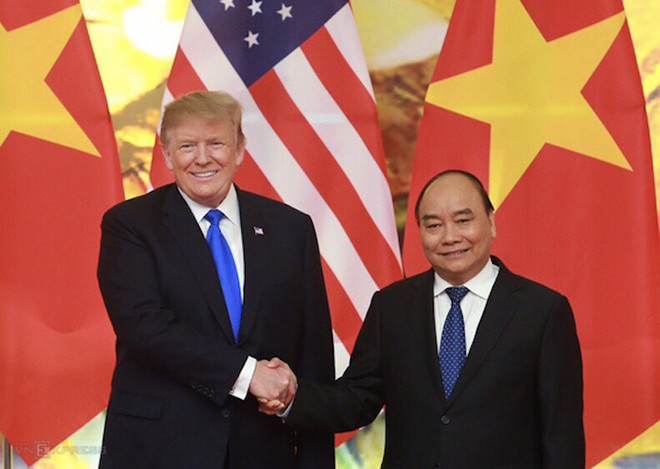 Tổng thống Mỹ Donald Trump tại cuộc hội kiến với Thủ tướng Nguyễn Xuân Phúc nhân chuyến thăm Việt Nam dự hội nghị thượng đỉnh Mỹ - Triều lần 2 tại Hà Nội.