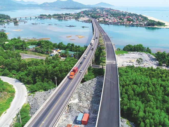Đường dẫn phía Bắc (địa phận Thừa Thiên Huế) đi kèm hạng mục cầu qua đầm Lập An thuộc Dự án Mở rộng ống hầm Hải Vân 2 đang hiện thực hóa nhiều quy hoạch đô thị, du lịch.
