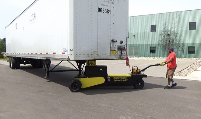 Với cỗ máy này, bạn có thể di chuyển cả một container nặng 45 tấn