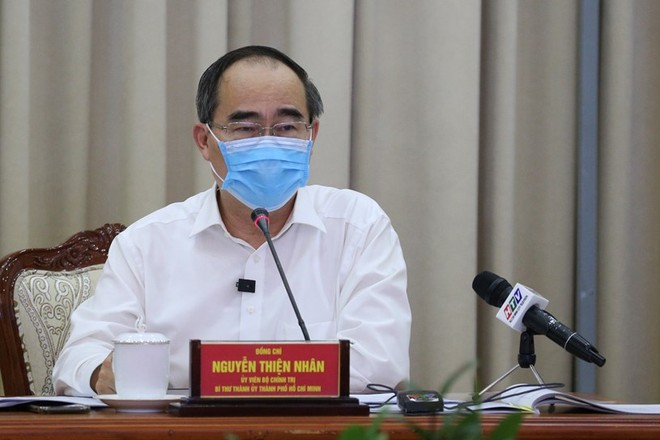 Bí thư Thành ủy TP.HCM Nguyễn Thiện Nhân phát biểu tại buổi giao ban trực tuyến được tổ chức chiều 03/08 (Ảnh: Hoàng Hùng).