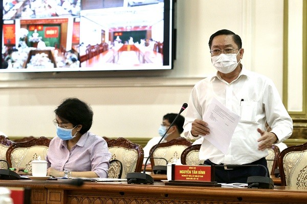 Ông Nguyễn Tấn Bỉnh, Giám đốc Sở Y tế TP.HCM thông tin tại buổi họp ngày 3/8
