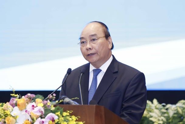 Thủ tướng Nguyễn Xuân Phúc khẳng định, để có được cơ hội từ "sân chơi" EVFTA, các doanh nghiệp Việt phải tự thay đổi và nâng mình lên, theo kịp được trình độ các doanh nghiệp lớn trên thế giới.