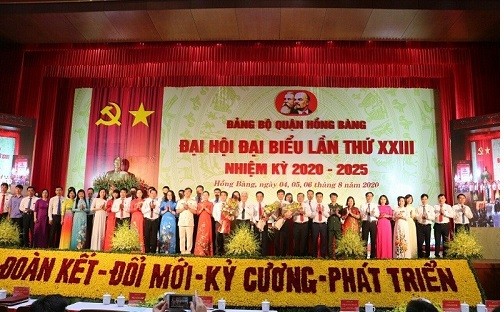 Ban Chấp hành Đảng bộ quận Hồng Bàng nhiệm kỳ 2020-2025 ra mắt Đại hội. Ảnh - thanhphohaiphong.gov.vn