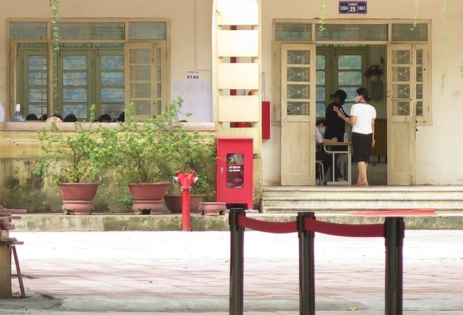 Không khí thi THPT tại Nhà B của điểm thi trường THPT Việt Đức, Hà Nội. Ảnh: Lê Quân