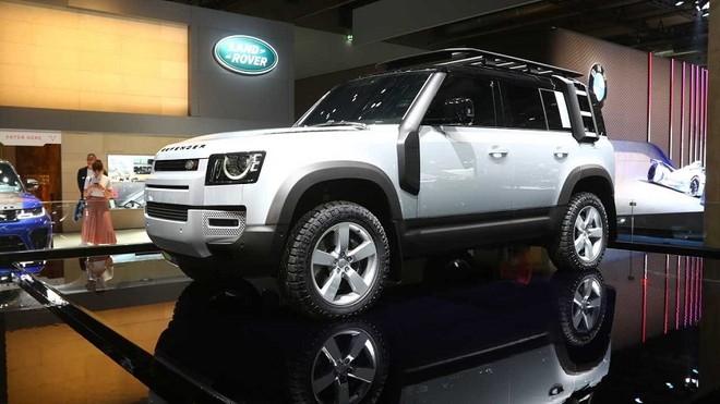 Land Rover Defender phiên bản 110 giá khởi điểm từ 3,715 tỷ đồng