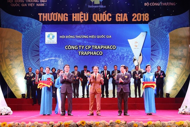 Ông Trần Túc Mã, Tổng giám đốc Công ty nhận danh hiệu.