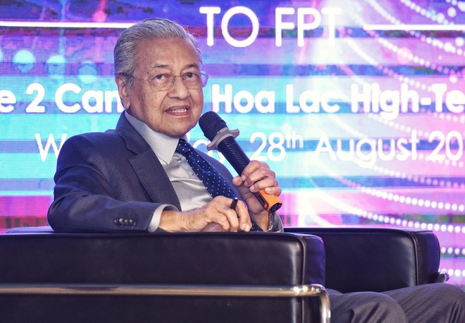Thủ tướng Malaysia chia sẻ với sinh viên FPT kinh nghiệm dẫn dắt Malaysia vượt bẫy thu nhập trung bình