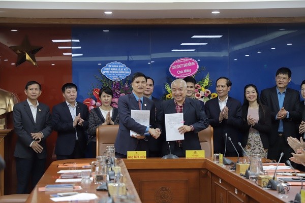 Nhựa Đông Á (DAG) hợp tác với Tổng Liên đoàn lao động Việt Nam