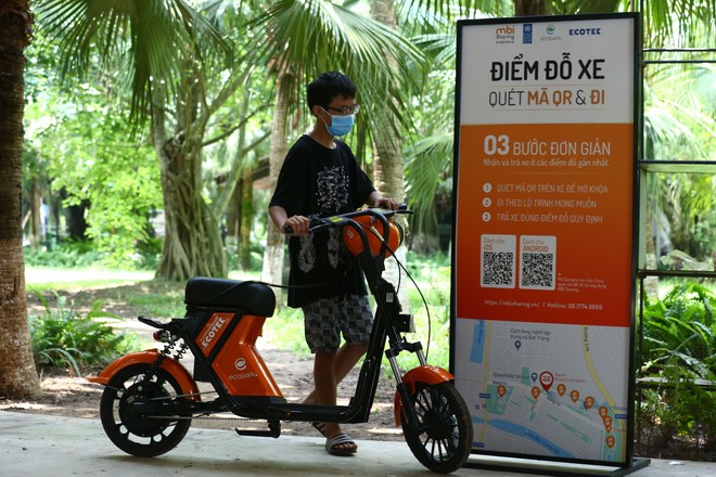 Có 500 xe đạp điện và 50 trạm sạc tại Ecopark.