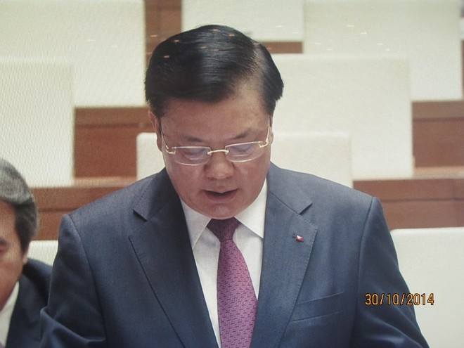 Bộ trưởng Đinh Tiến Dũng báo cáo về nợ công trước Quốc hội