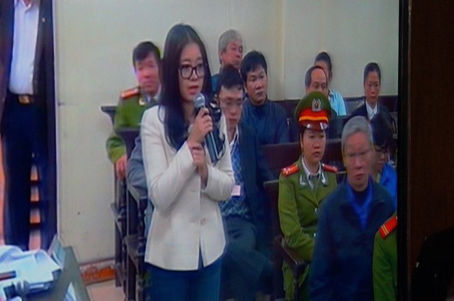 Bà Đặng Ngọc Lan khai trước tòa trong phiên xét xử sáng nay (ảnh chụp qua màn hình)