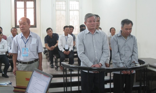 Quan xã Phương Tú, Ứng Hòa bán đất trái phép lĩnh án 6 năm tù