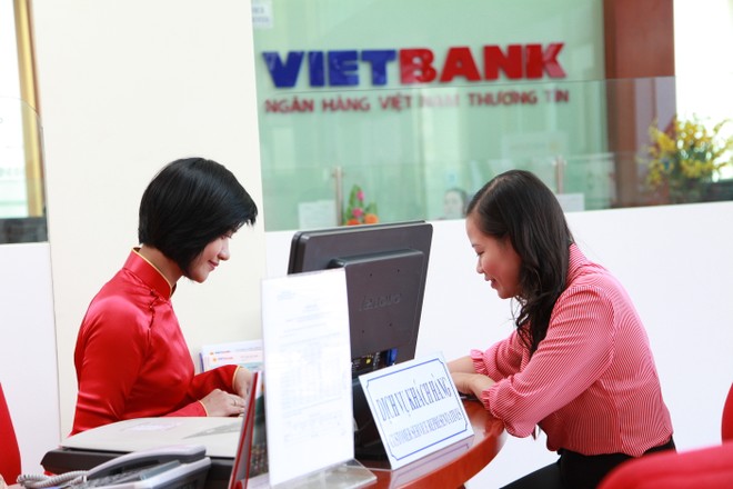 VietBank tặng quà cho khách hàng gửi tiết kiệm