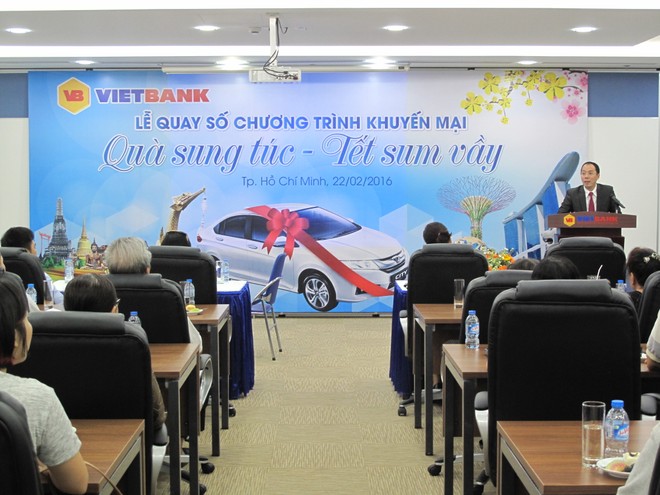 Gần 20 khách hàng đã trúng thưởng “Quà sung túc - Tết sum vầy” của VietBank