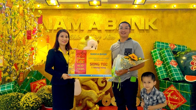 Nam A Bank trao tặng 5 lượng vàng đến các khách hàng 