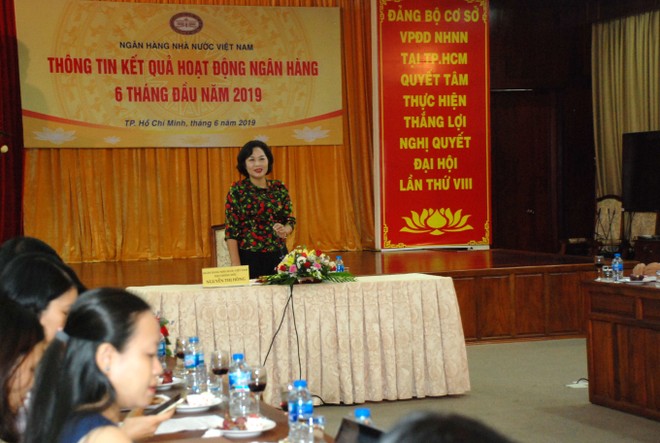 Phó thống đốc NHNN Nguyễn Thị Hồng phát biểu tại buổi gặp mặt báo chí
