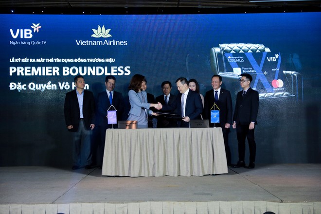 Vietnam Airlines hợp tác VIB ra mắt dòng thẻ bay đặc quyền Premier Boundless