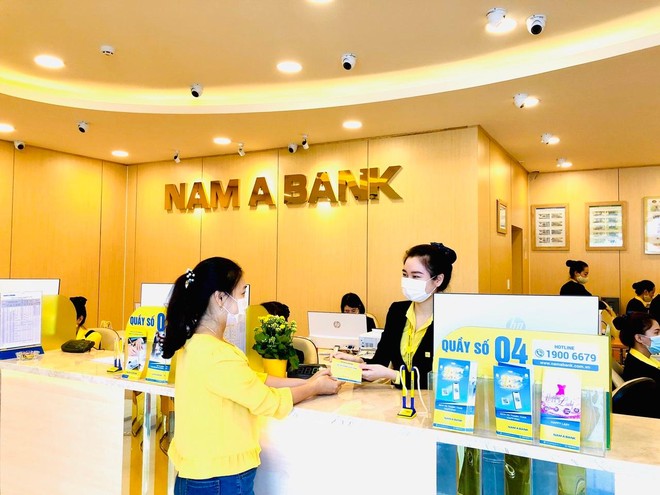 Khách hàng giao dịch tại Nam A Bank Thừa Thiên Huế