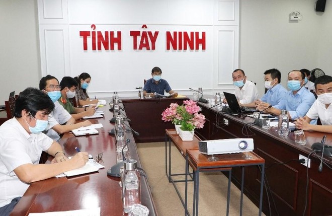 Phó chủ tịch UBND tỉnh Tây Ninh Trần Văn Chiến chủ trì cuộc họp cho ý kiến xây dựng Bệnh viện dã chiến số 01 điều trị bệnh nhân Covid-19 tại Khu công nghiệp Thành Thành Công