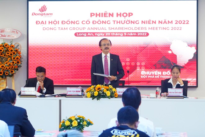 Ông Võ Quốc Thắng – Chủ tịch HĐQT Đồng Tâm Group trao đổi thông tin về hoạt động với Cổ đông