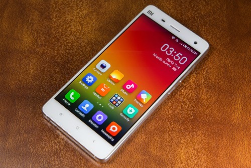 Mi4 là mẫu smartphone Android giá rẻ, hiệu năng cao nổi tiếng của Xiaomi với màn hình Full HD, chip Snapdragon 801.