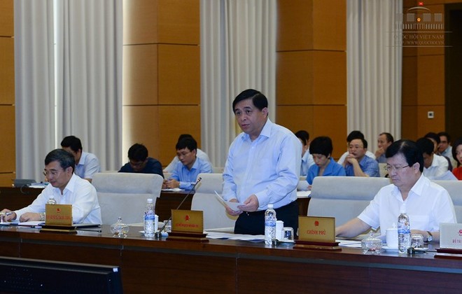 Bộ trưởng KH-ĐT Nguyễn Chí Dũng nhận định nhiều nguyên nhân khiến đà tăng trưởng 6 tháng đầu năm chững lại (ảnh: Quochoi.vn).