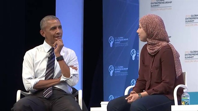 Mai Medhat (phải) trao đổi cùng Tổng thống Barack Obama (trái) tại GES 2016 - Ảnh chụp Youtube