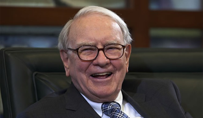 Warren Buffett không tỏ ra lo lắng khi Donald Trump đắc cử. Ảnh: CNN