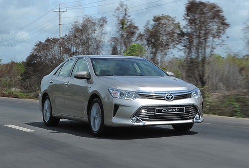 Toyota Camry mới giá từ 1,1 tỷ tại Việt Nam