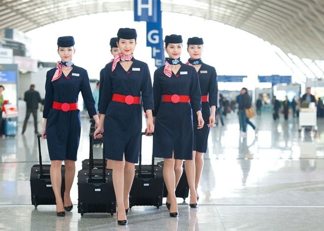 Nhiều hãng hàng không châu Á đưa ra yêu cầu khắt khe về ngoại hình với nữ tiếp viên hàng không.