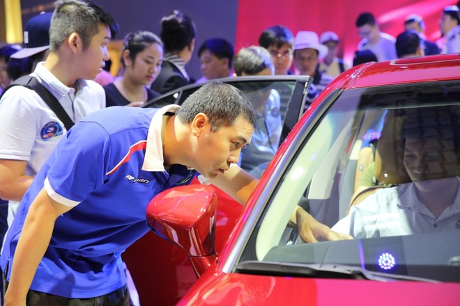 Người Việt mua hơn 300.000 ôtô năm 2016