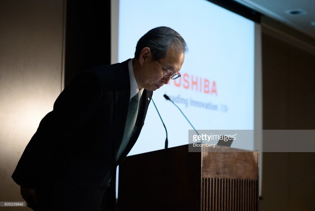Giám đốc điều hành Tập đoàn Toshiba, Satoshi Tsunakawa, tại cuộc họp báo tại trụ sở công ty ở Tokyo, Nhật Bản ngày 14/3. (Nguồn: Getty Images)