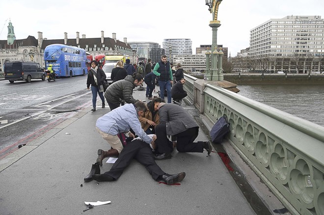 Vụ khủng bố bên ngoài tòa nhà quốc hội Anh diễn ra như thế nào