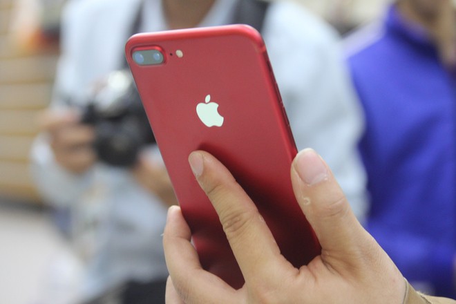 iPhone 7 Plus màu đỏ đầu tiên về Việt Nam